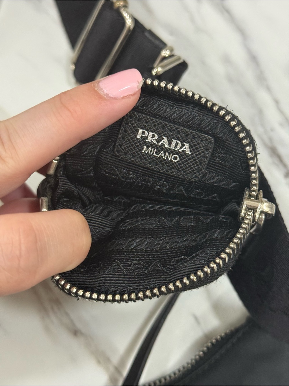 Prada Black Nylon re-Edition 2005 Shoulder Bag with Detachable Strap and Pouch - Picture 8 of 12